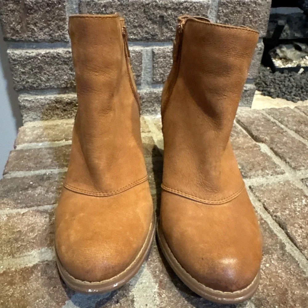 Gianni Bini Boots Womens 6.5M Ankle Booties Heel Side Zip Brown Leather Round